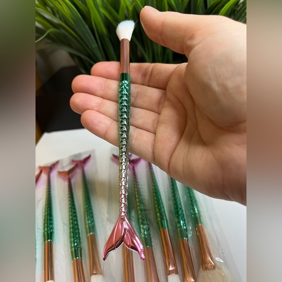 💥🧜♀️NEW💥MAKEUP Brush set 11 pieces Mermaid iridescent green purple eyes… - Picture 3 of 16